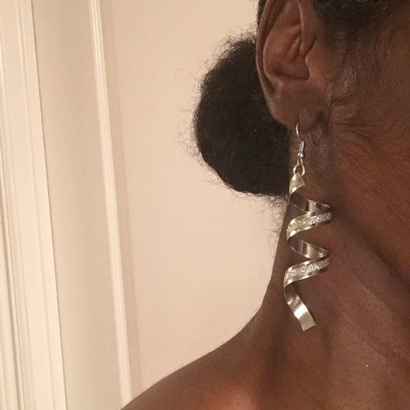 Earrings - Picture 4 of 6